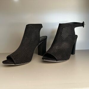 Elegant Black Peep-Toe Heeled Sandals